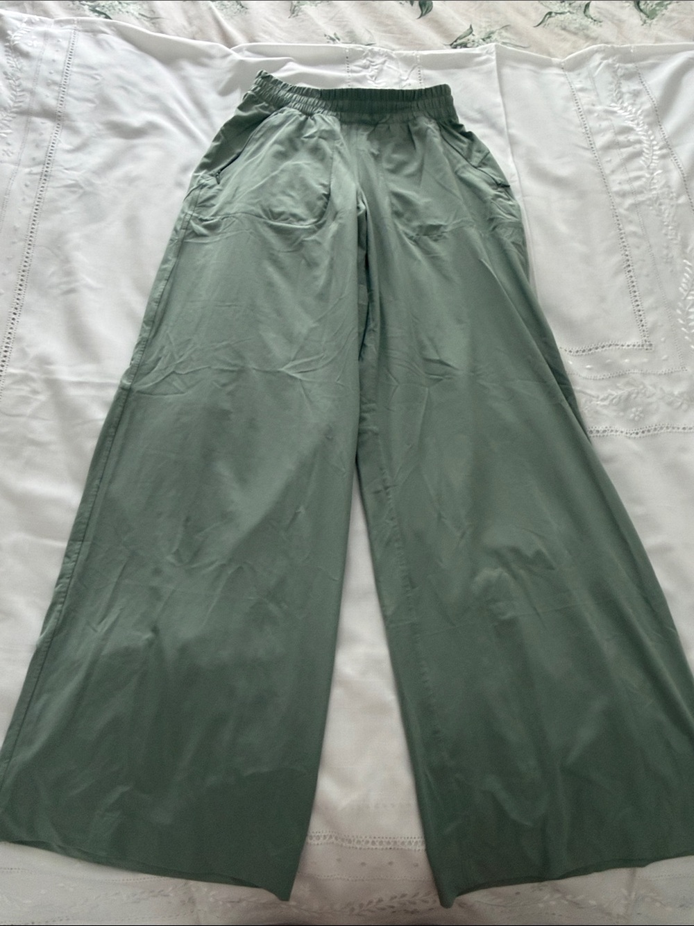 Lululemon Swift Wide-Leg Mid-Rise Pant